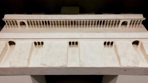 Moulage de la maquette de la colonnade d'Apamee par Alberto Scanzani