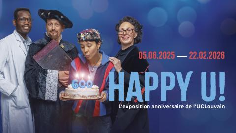 Visuel de l'exposition Happy U! montrant 4 personnes soufflant sur les bougies d'un gateau