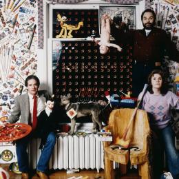 KRIMS Les, A Marxist View; Madam Curious; Bark Art; Art Bark (for Art Park); a chinese Entertainment; Irving’s Pens; Something to look at Spotting Upside Down; Hollig’s Harshaps; and 4 lovely women posing, 1984, Collection 49 Nord 6 Est – Frac lorraine, Metz (FR), photo : Pascal Bodez, © L.Krims