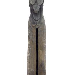Tambour à fente, Océanie, Vanuatu, Ambrym, milieu 20e s. Arbre à pain. 260 x 41,7 x 40,1 cm. N° inv. NE72. Legs Dr Ch. Delsemme.