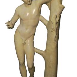 Atelier de moulages des Musées royaux d’Art et d’Histoire, Apollon au lézard (Apollon Saurochtone), 1926. Plâtre. 146 x 61 x 50 cm. N° inv. MA119. Fonds ancien de l’Université. D’après une copie en marbre d’un prototype en bronze conservé à Rome.